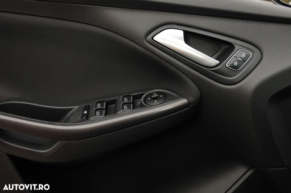 Ford Focus Turnier 1.5 EcoBlue Start-Stopp-System ST-LINE STYLE - 19