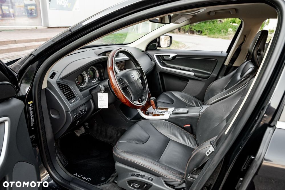 Volvo XC 60 T6 AWD Momentum - 21