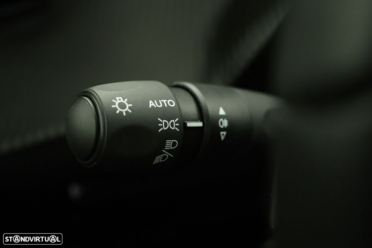 Peugeot 2008 1.2 PureTech Allure EAT8 - 18