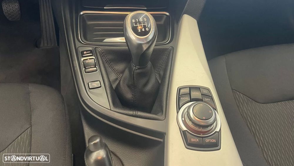 BMW 318 d Line Modern - 29