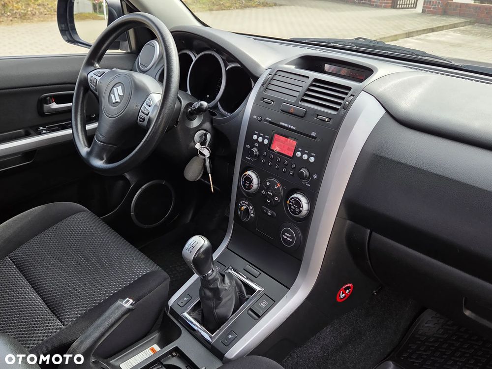 Suzuki Grand Vitara 1.9 DDiS Comfort DPF Family - 21