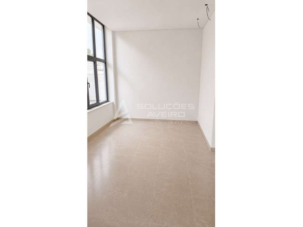 Apartamento T0 com garagem privativa - Grande imagem: 4/7