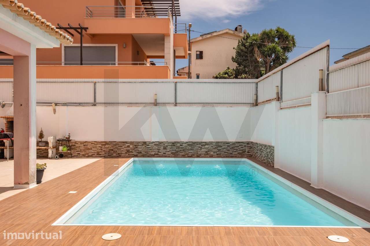 Moradia T4 com piscina e jardim em Porto Salvo, espaço e calma a minut - Grande imagem: 3/42