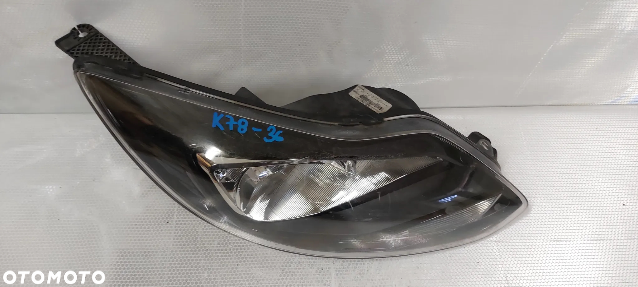 .  LAMPA PRZOD PRZEDNIA PRAWA FORD FOCUS MK3 - 2