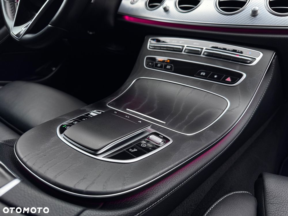 Mercedes-Benz Klasa E 200 9G-TRONIC Exclusive - 26