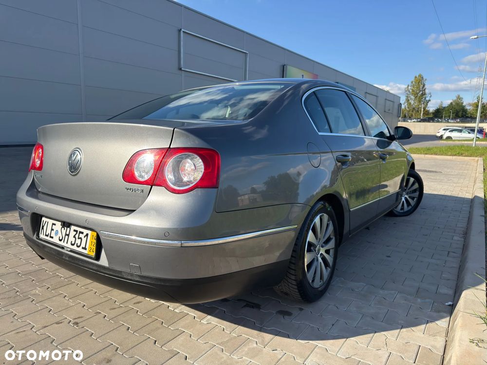 Volkswagen Passat 2.0 FSI Comfortline - 15