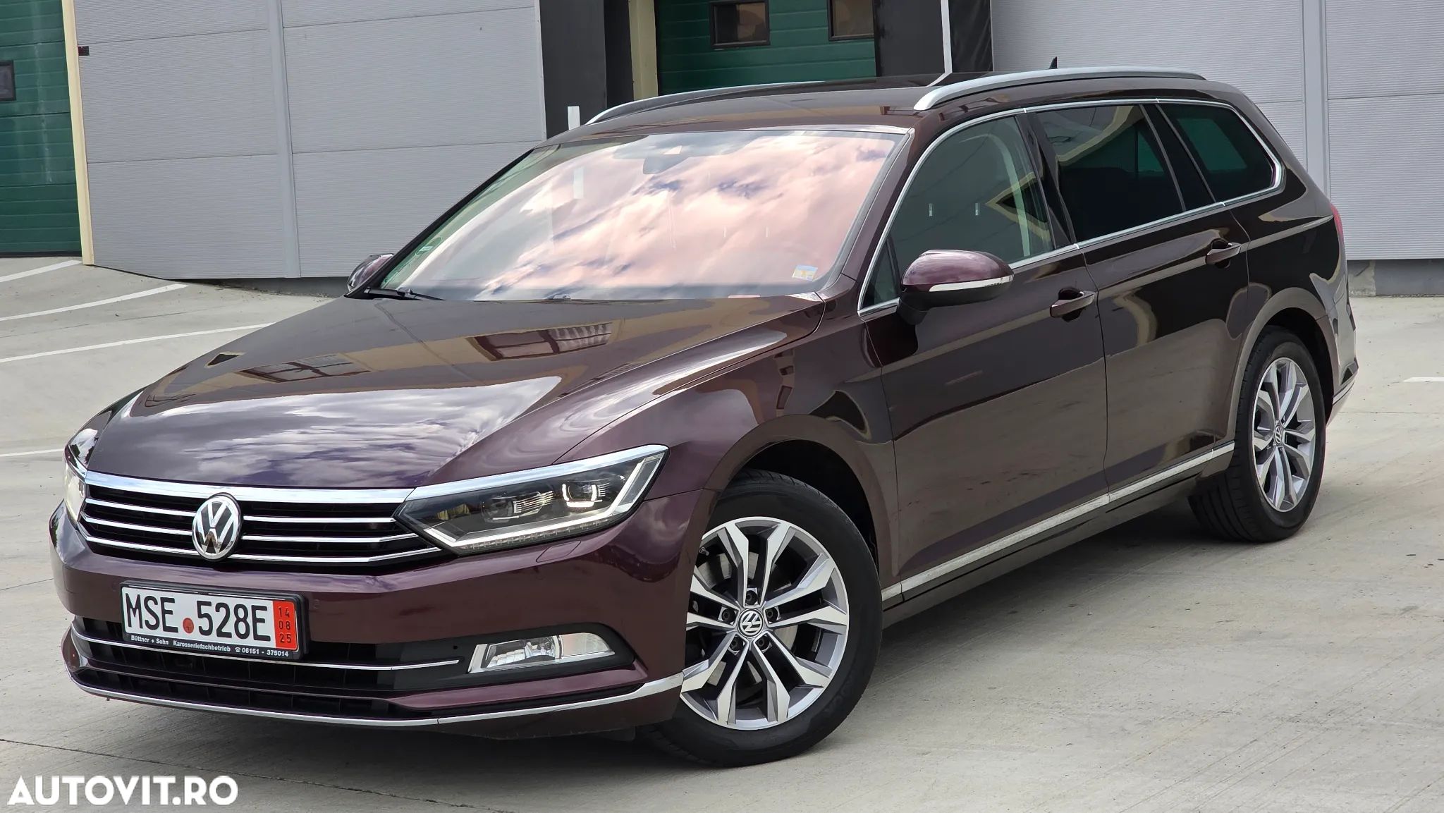 Volkswagen Passat - 1