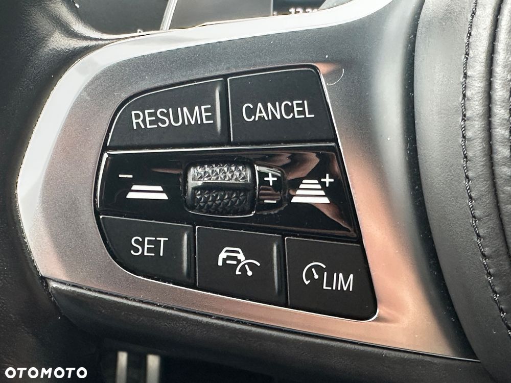 BMW Seria 3 320e M Sport - 38