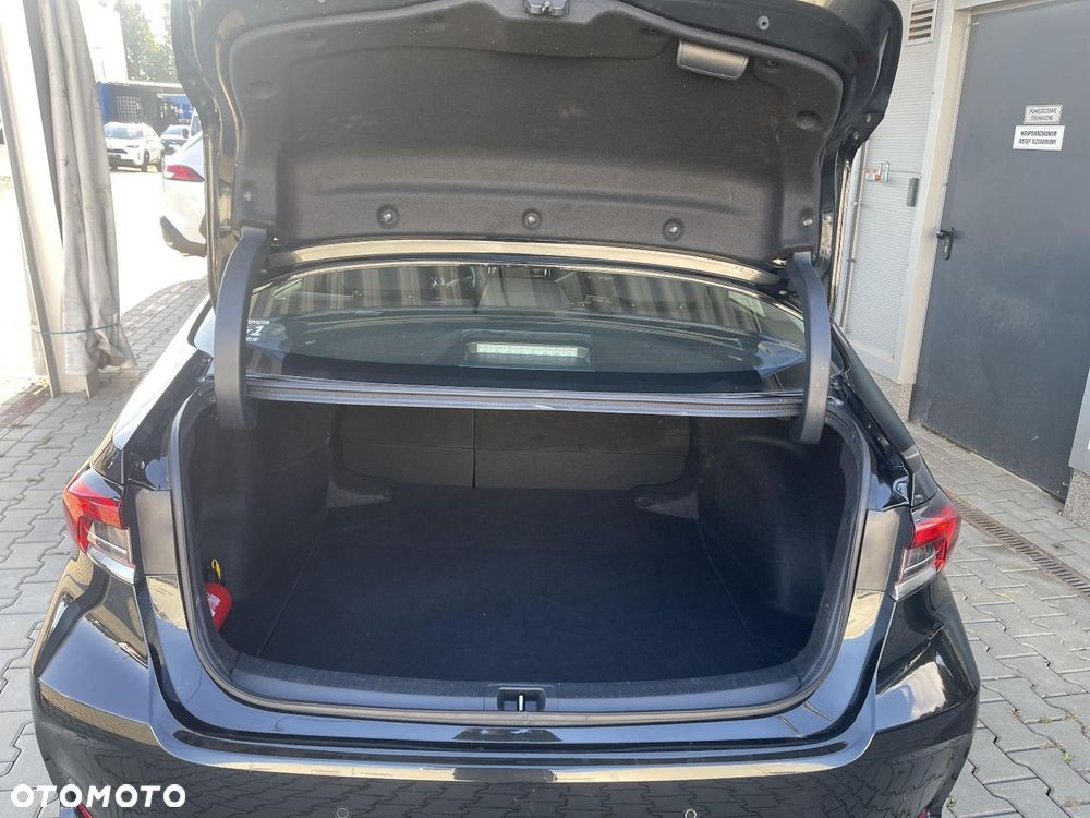 Toyota Corolla - 12