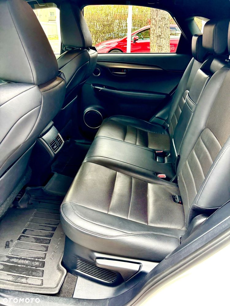 Lexus NX 300h F Sport Edition AWD - 8