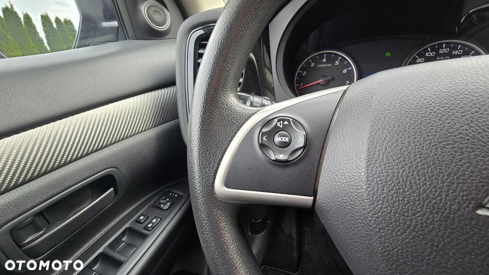 Mitsubishi Outlander - 38