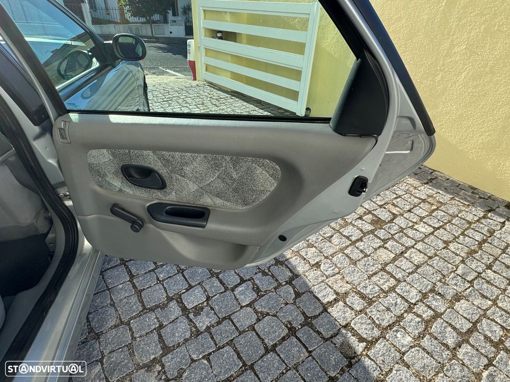 Renault Laguna 1.6 RXE - 29