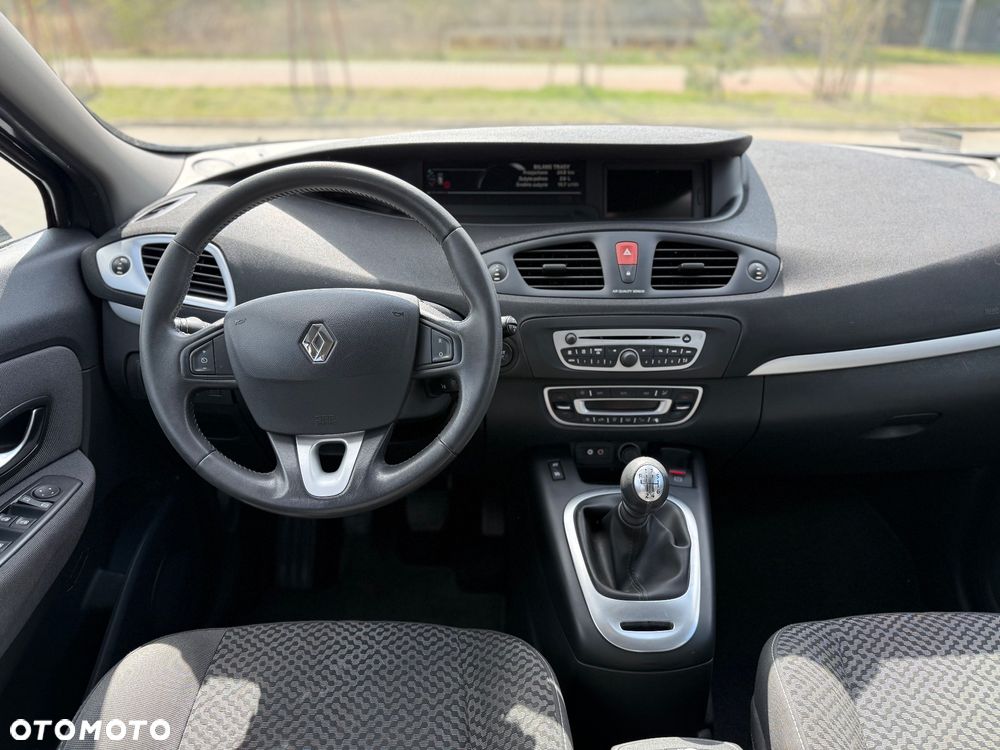 Renault Scenic 1.6 16V Expression - 11