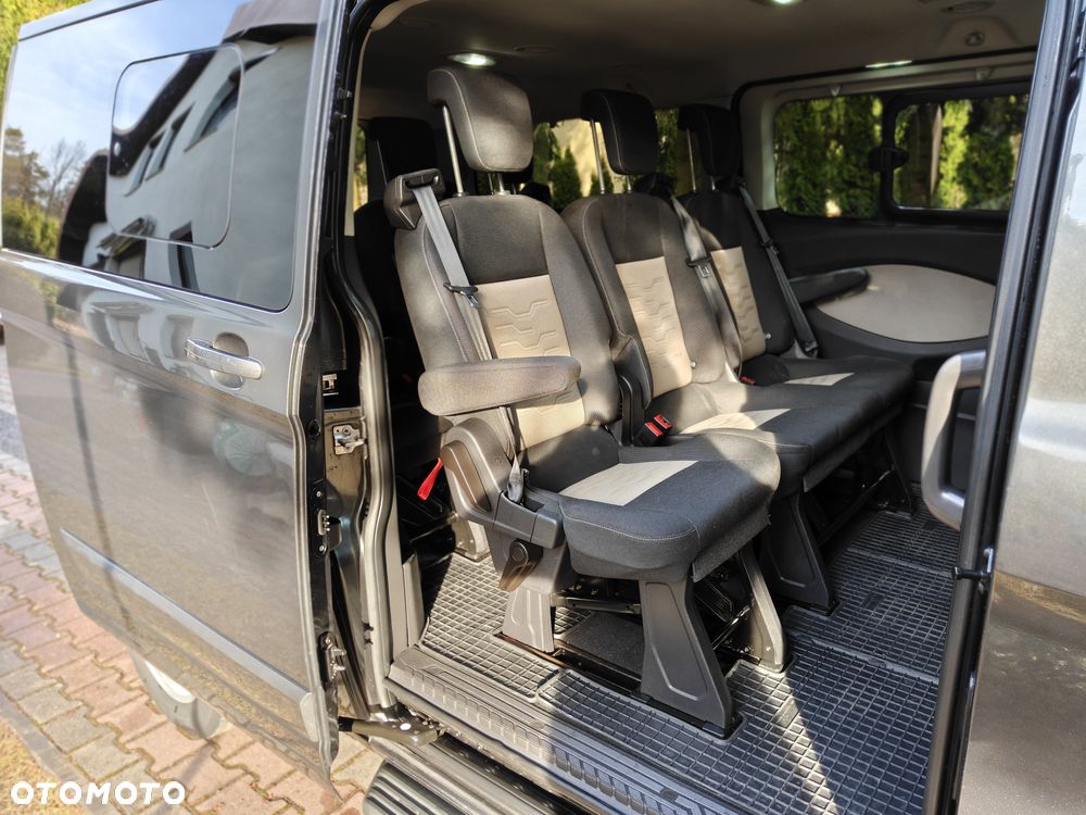 Ford Tourneo Custom - 32
