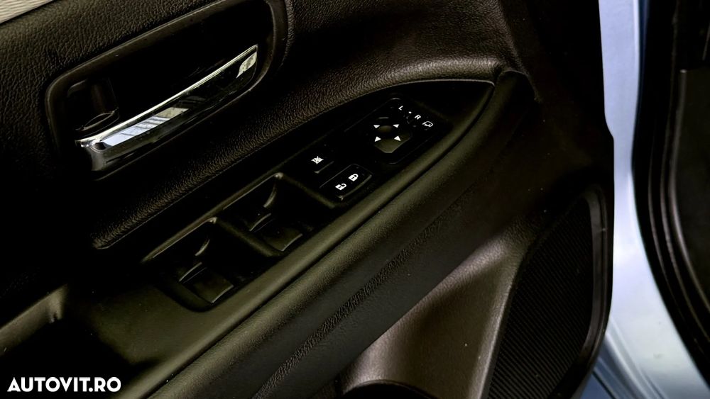 Mitsubishi Outlander 2.0 4WD Plug-In Hybrid - 22