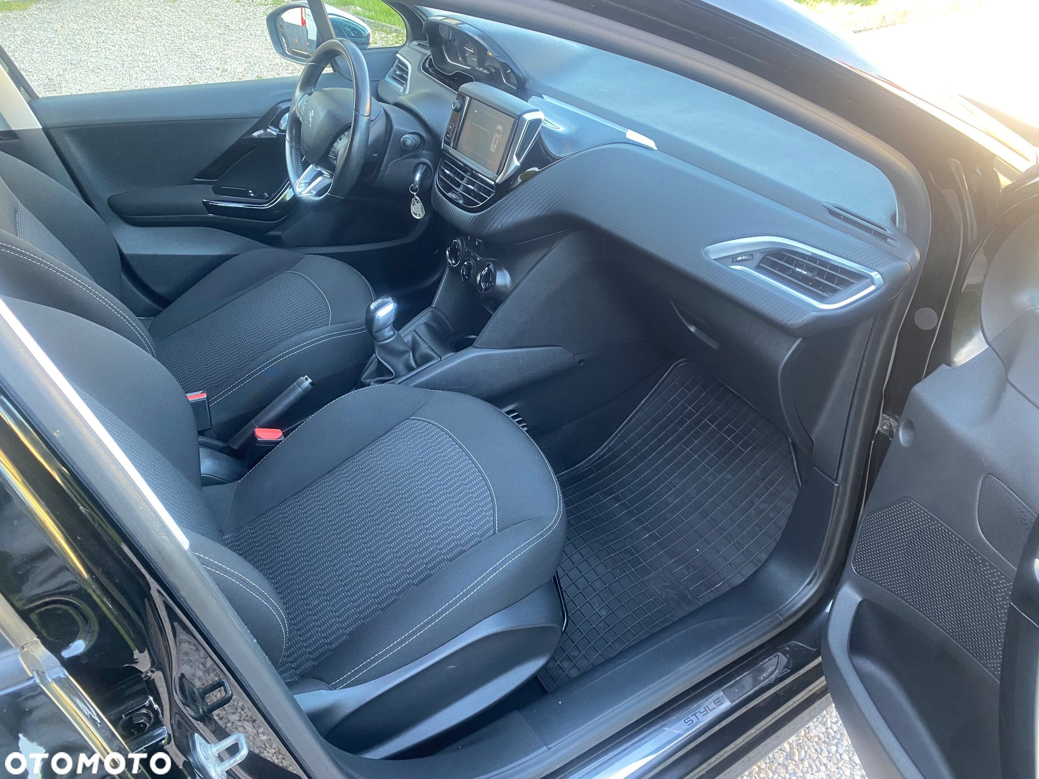 Peugeot 208 1.2 PureTech Style - 21