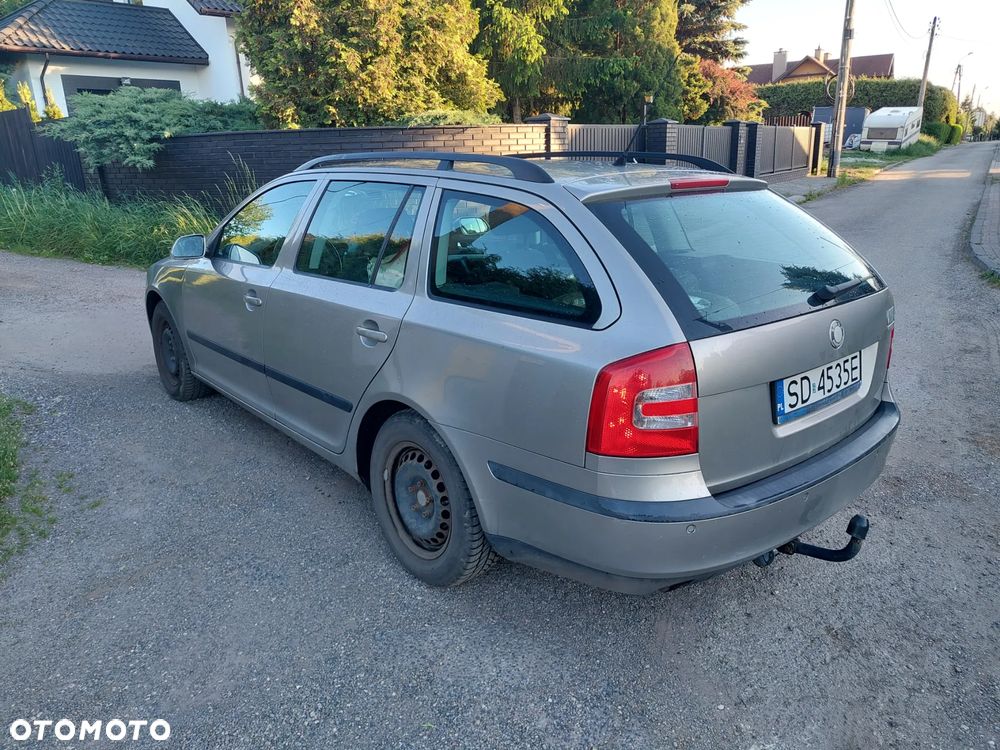 Skoda Octavia 1.6 FSI Ambiente - 5