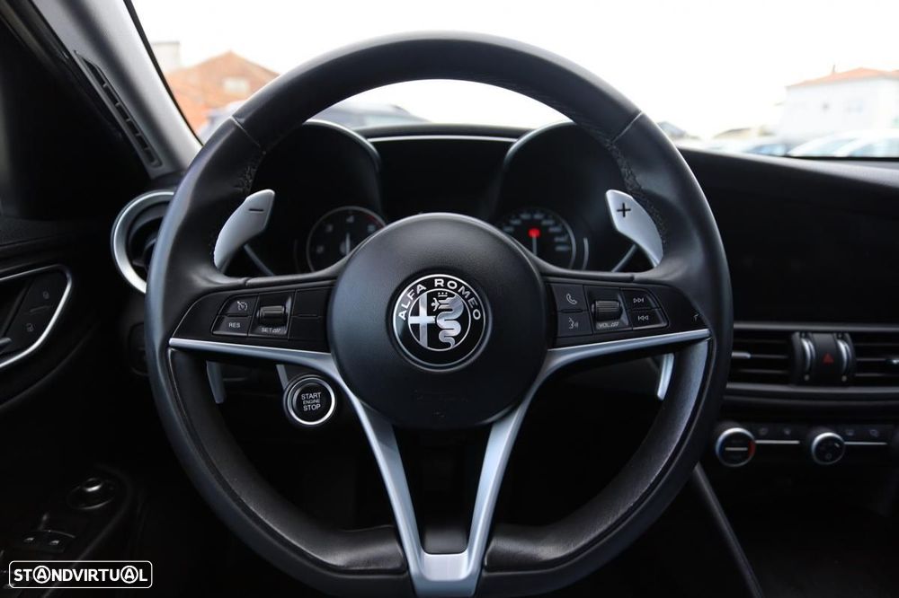 Alfa Romeo Giulia - 11