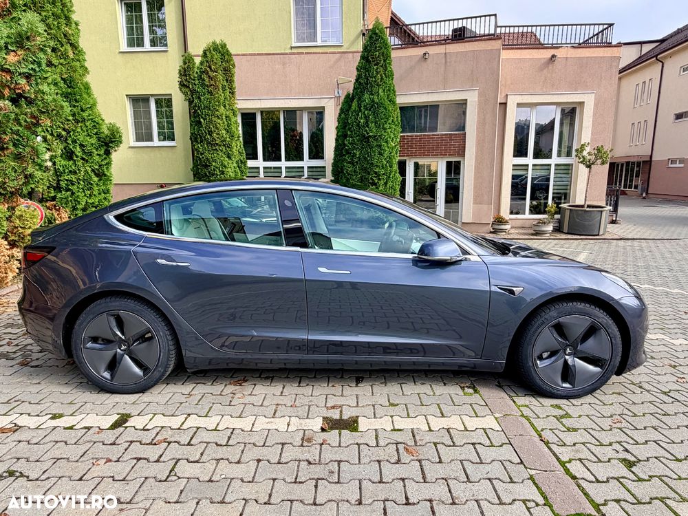 Tesla Model 3 Standard Reichweite Plus Hinterradantrieb - 2