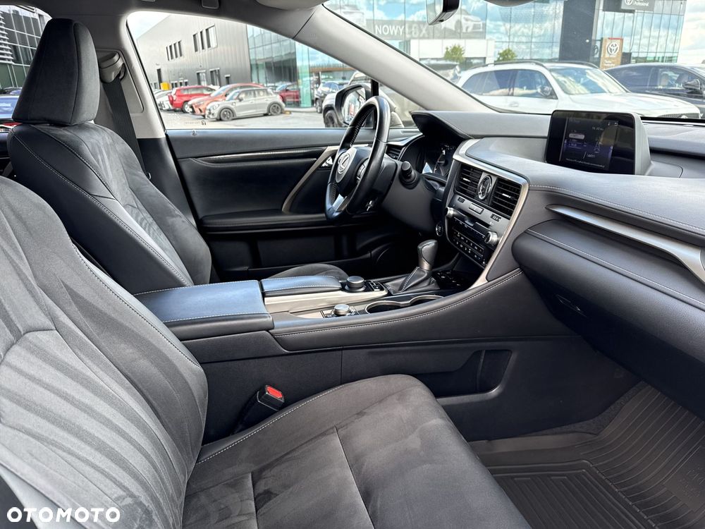 Lexus RX - 9