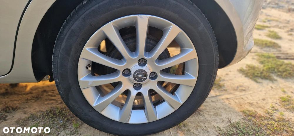 Opel Corsa 1.4 16V Cosmo - 4