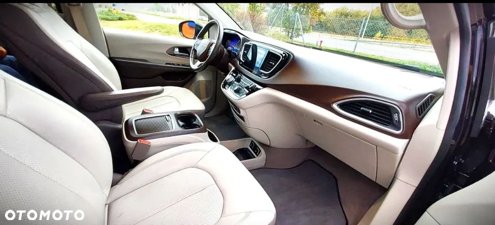 Chrysler Pacifica - 10