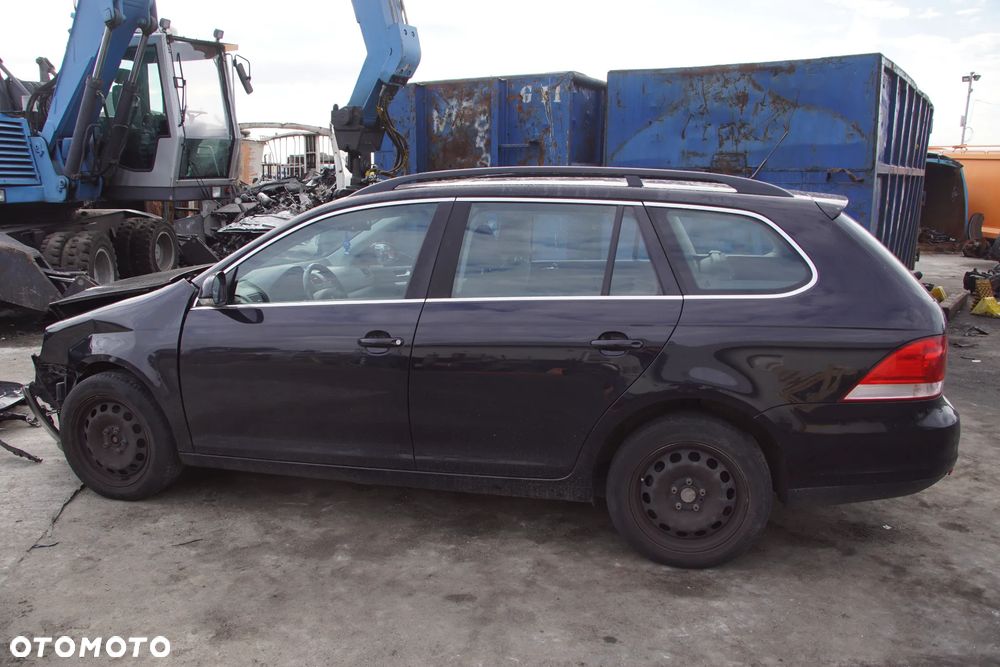 Auto na części - Volkswagen Golf V 1.6 MPI 102 KM BSE JHT LC9X 2008R Silnik Skrzynia Drzwi Zderzak Klapa Lampa Lusterko Klamka Szyba Deska Kokpit Sterownik Moduł Czujnik Licznik Panel Kierownica - 3