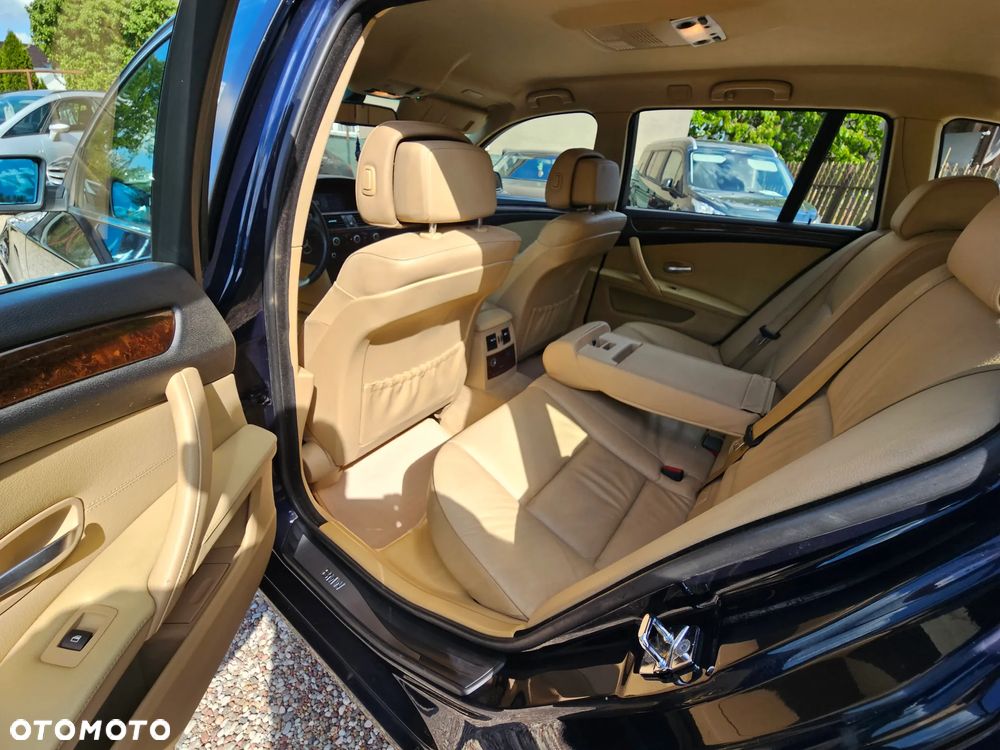 BMW Seria 5 530d xDrive Touring - 10