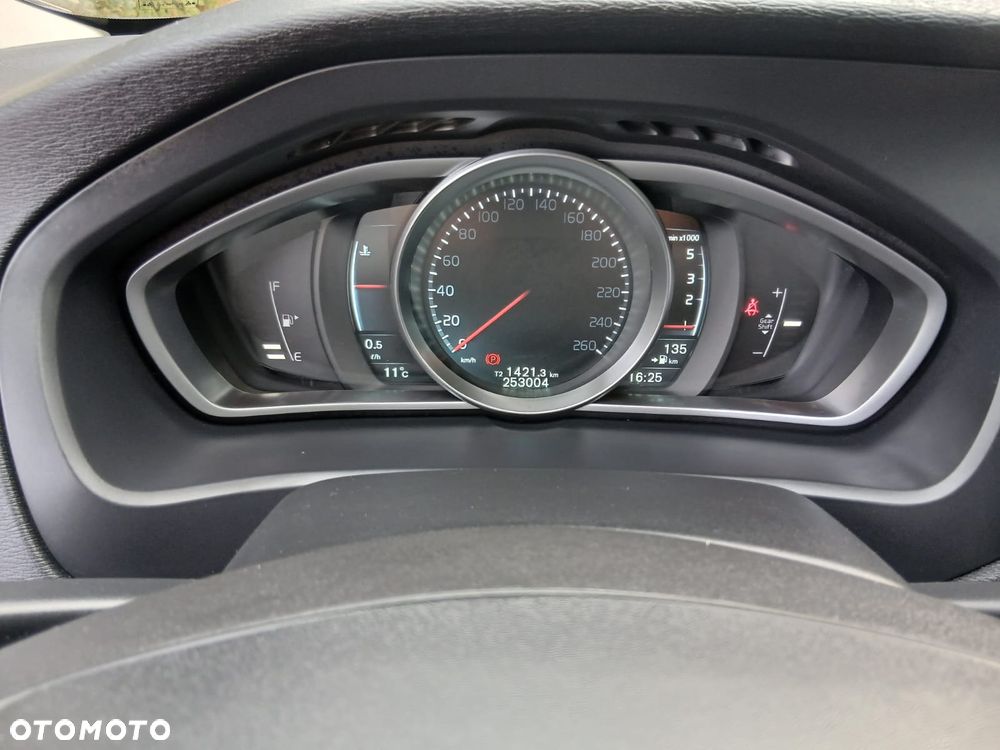 Volvo V40 D2 - 25