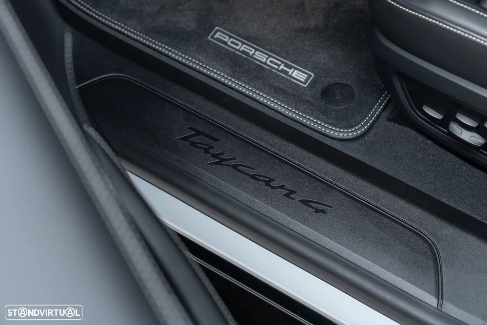 Porsche Taycan Cross Turismo 4 - 26