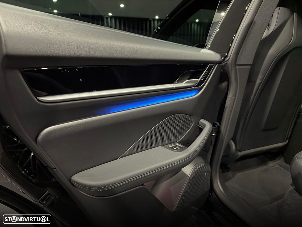 Porsche Macan Electric 4 - 38