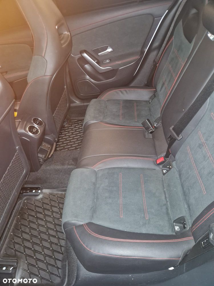 Mercedes-Benz CLA 220 4-Matic AMG Line 7G-DCT - 13