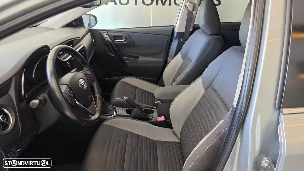 Toyota Auris 1.6 D-4D Exclusive+Navi - 34