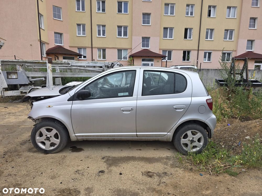 Toyota Yaris 1.0 Base - 1