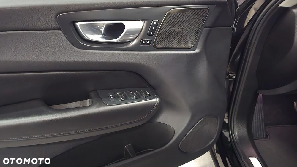 Volvo XC 60 B4 D Plus Dark - 13