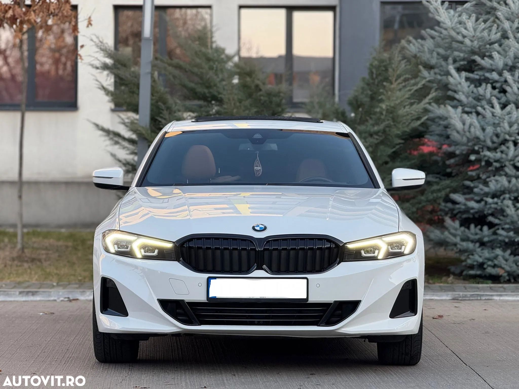 BMW Seria 3 330i xDrive AT - 1