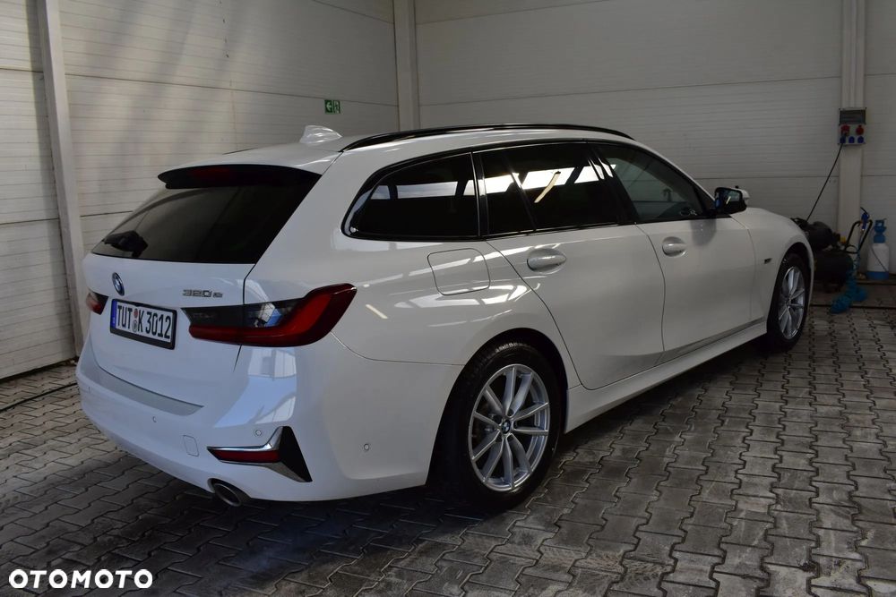 BMW Seria 3 320e Luxury Line - 14