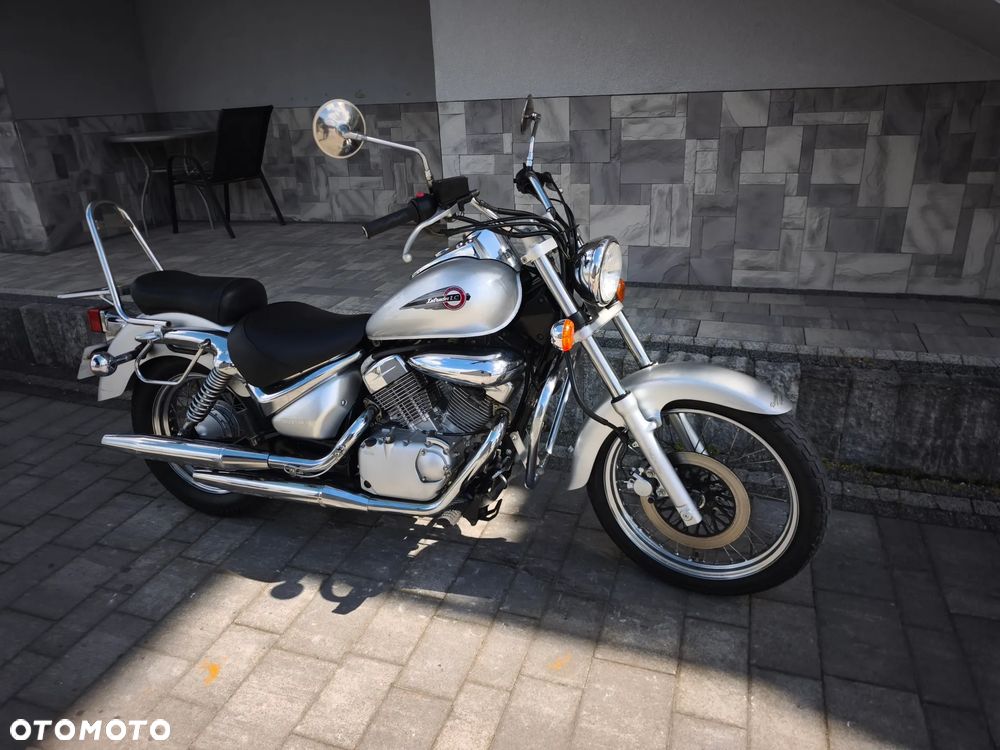 Suzuki Intruder - 3