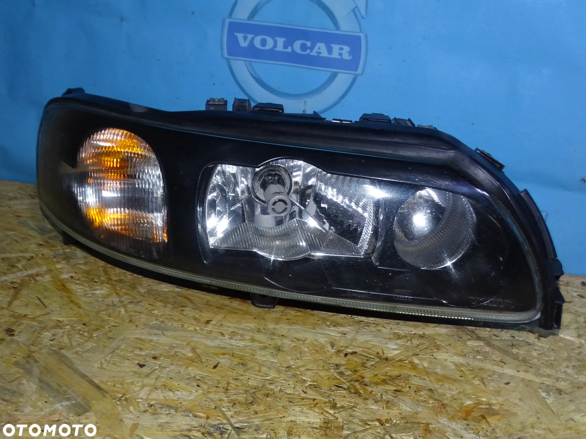 XENON LAMPA PRAWA VOLVO S60,V70 EURO 2000- - 2