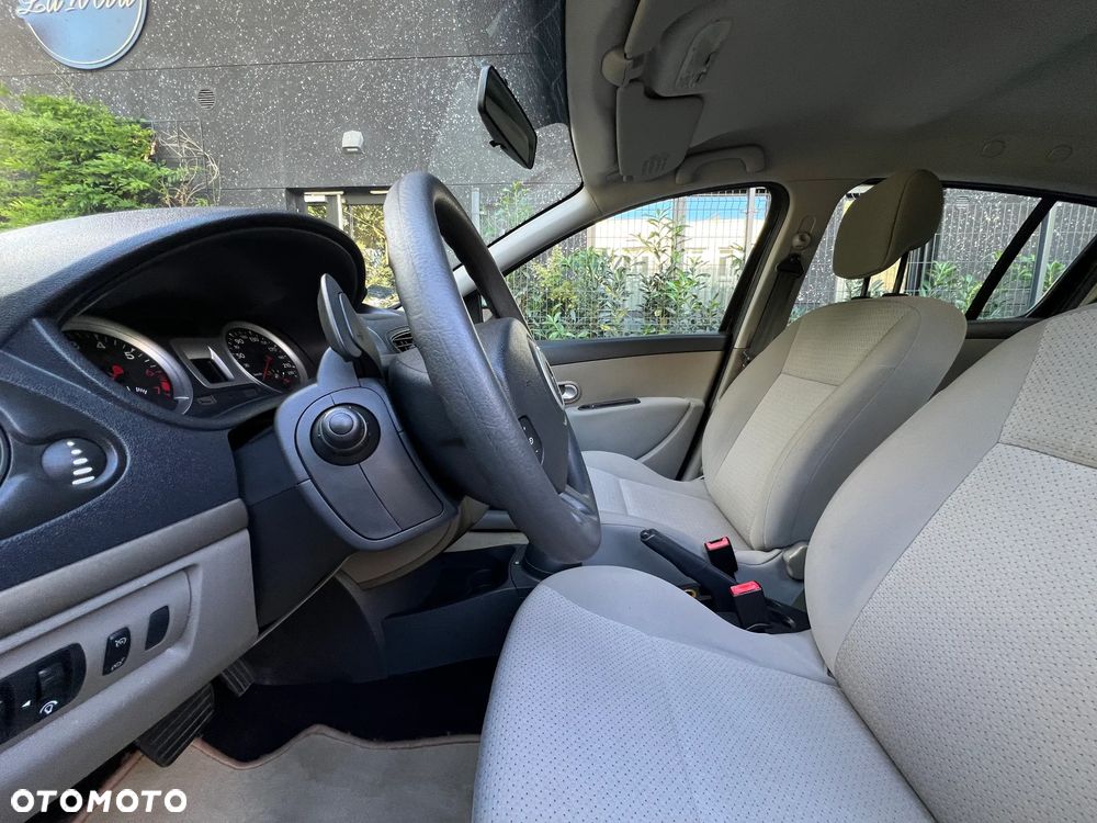 Renault Clio - 7