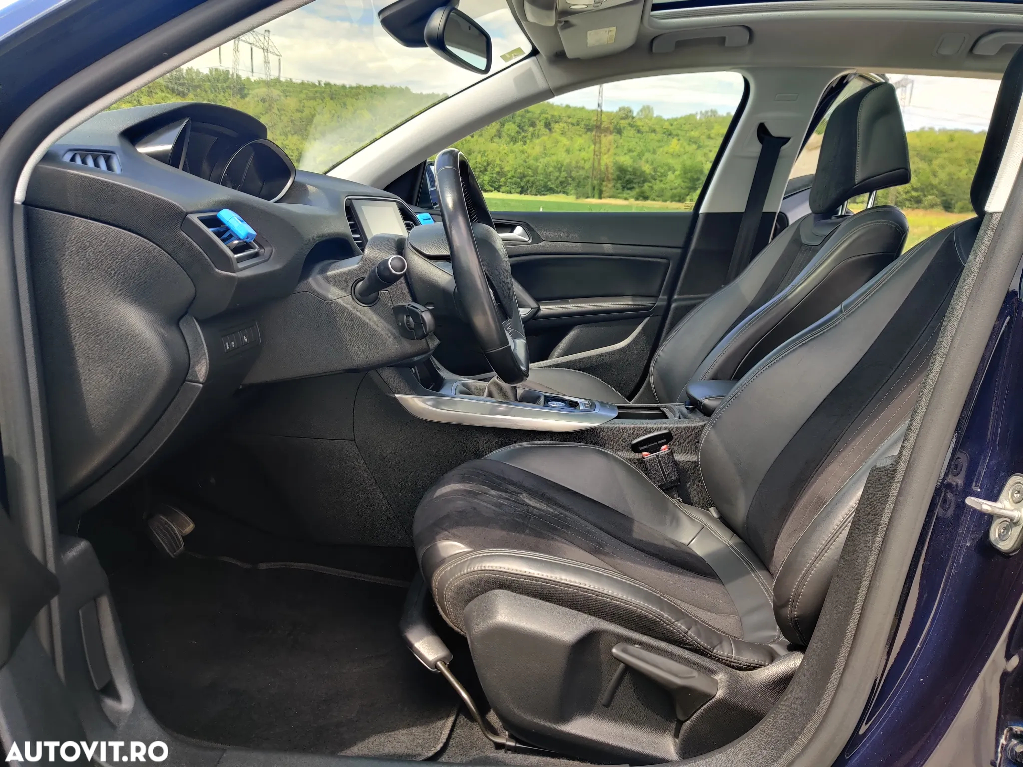 Peugeot 308 SW 1.2 L PureTech Turbo Allure - 10