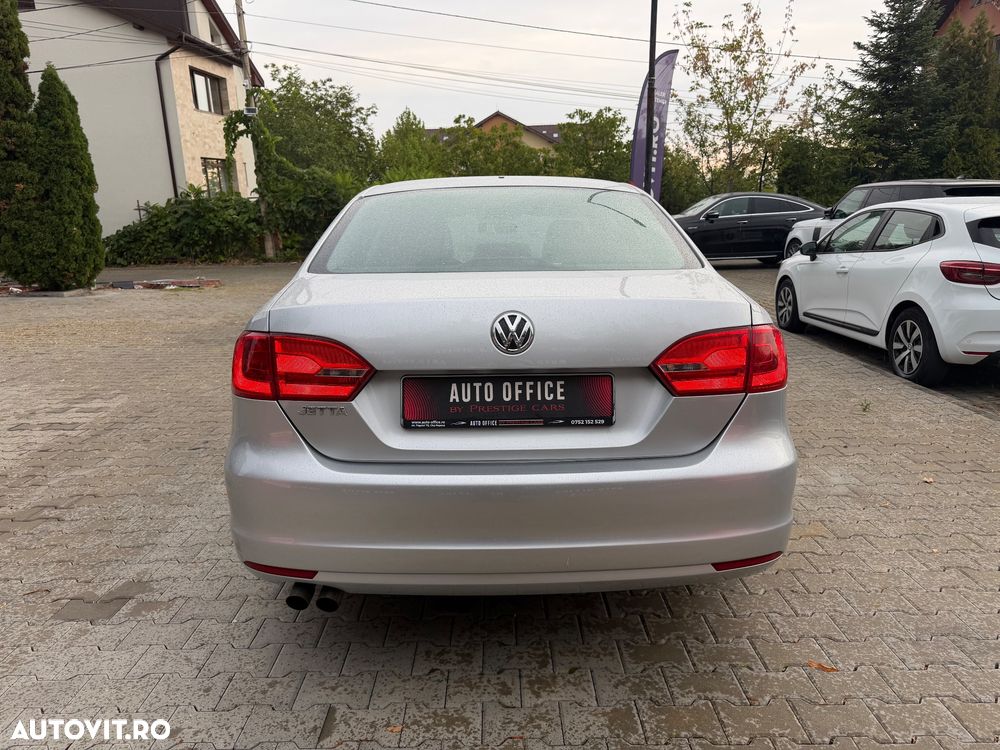 Volkswagen Jetta - 8