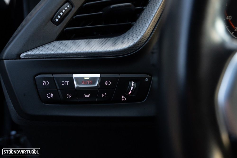 BMW 116 d Pack 50 anos M Auto - 42