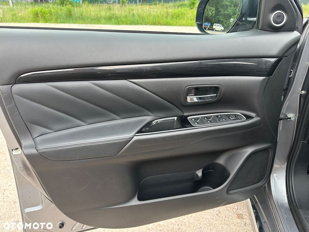 Mitsubishi Outlander Intense + - 19
