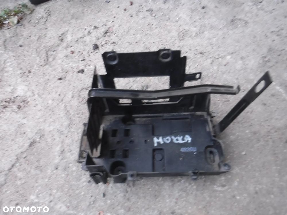 Opel Mokka  12-16 1.6 1.7 CDTI obudowa podstawa akumulatora - 1