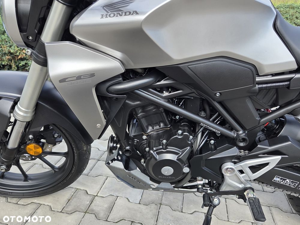 Honda CB - 32