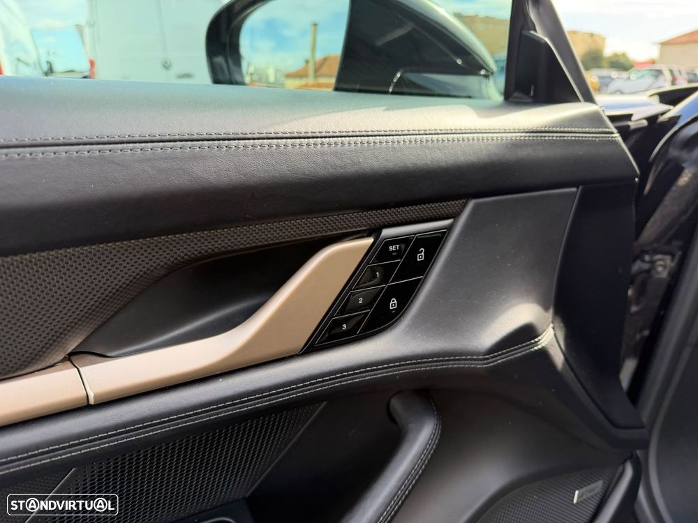 Porsche Taycan Turbo S - 40