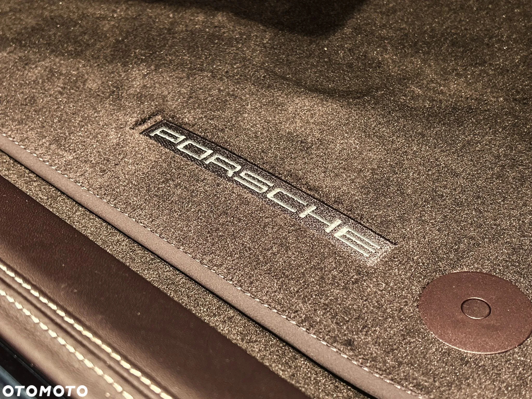 Porsche Taycan - 16
