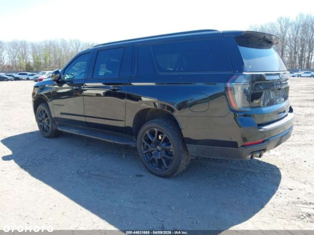 Chevrolet Suburban - 3