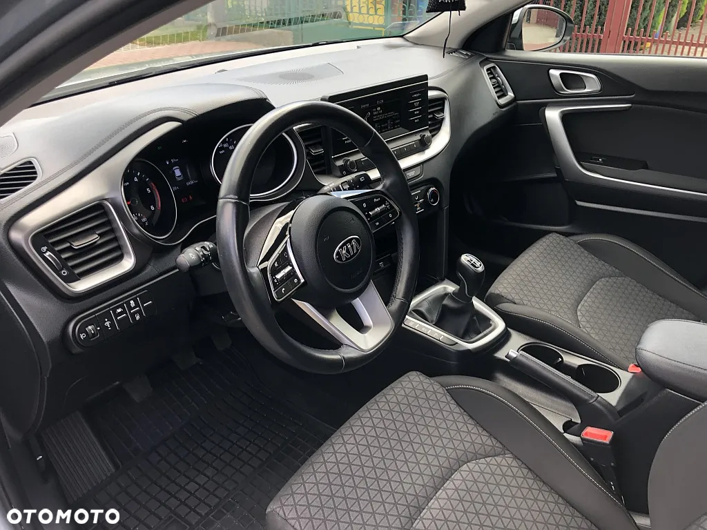 Kia Ceed - 34